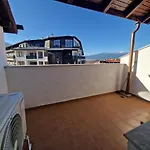 Royal Towers Thea Apartment, Modern Renovated Bathroom Апартаменти *