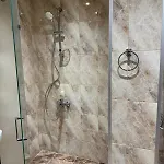 Royal Towers Thea Apartment, Modern Renovated Bathroom Апартаменти *