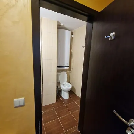 Royal Towers Thea Apartment, Modern Renovated Bathroom アパート バンスコ