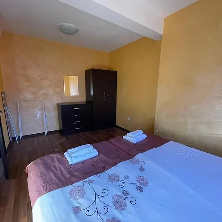 Royal Towers Thea Apartment, Modern Renovated Bathroom アパート