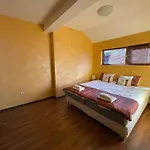Royal Towers Thea Apartment, Modern Renovated Bathroom 아파트 *