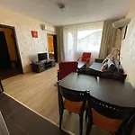 Royal Towers Thea Apartment, Modern Renovated Bathroom 아파트