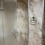 Royal Towers Thea Apartment, Modern Renovated Bathroom 아파트 반스코