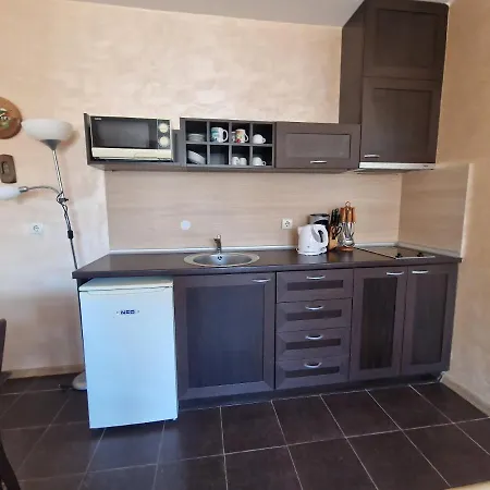 Royal Towers Thea Apartment, Modern Renovated Bathroom Daire *