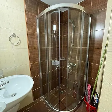 Royal Towers Thea Apartment, Modern Renovated Bathroom