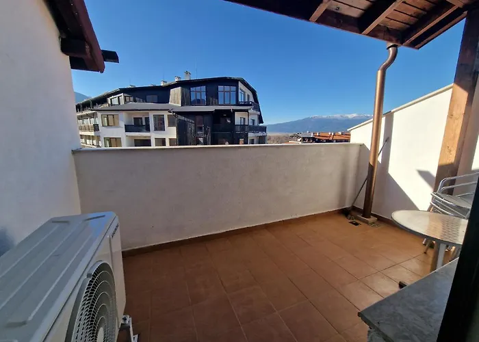 Royal Towers Thea Apartment, Modern Renovated Bathroom Apartamento *