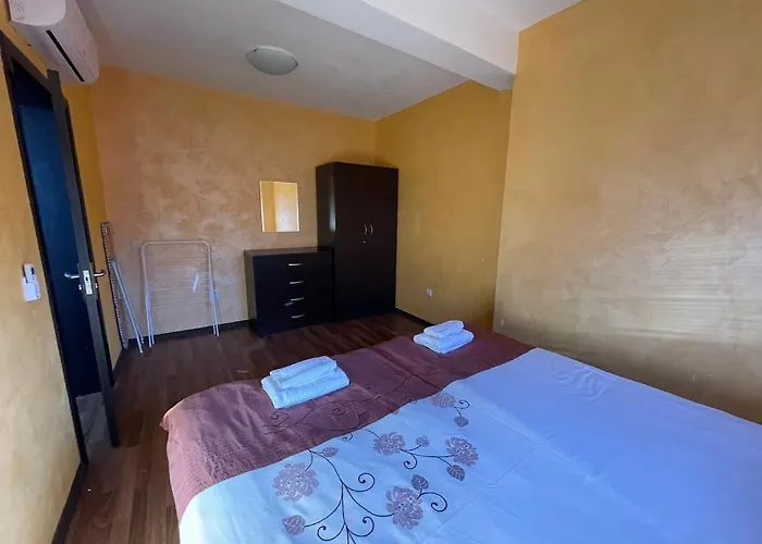 Royal Towers Thea Apartment, Modern Renovated Bathroom Apartment